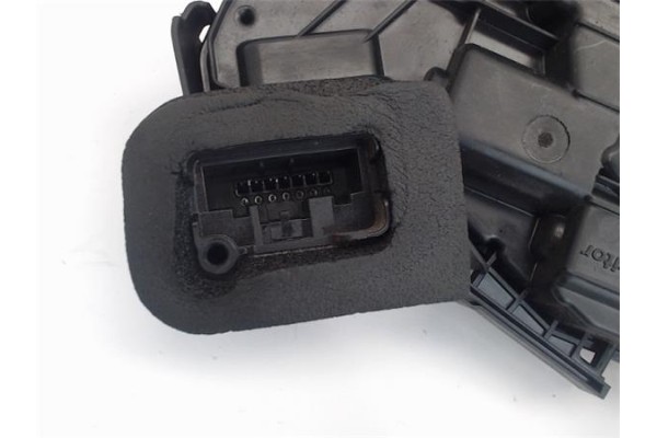 Recambio de cierre electromagnetico delantero derecho para volkswagen polo v (6r1) referencia OEM IAM 6R0837350  