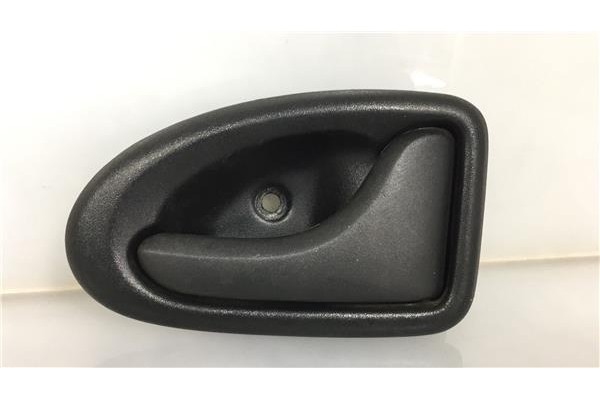 Recambio de manilla int. puerta trasero derecha para renault megane i scenic (ja0) 1.6e alize referencia OEM IAM 7700830079 9112