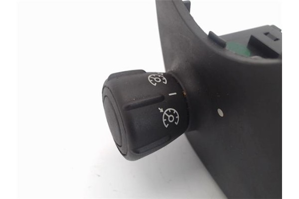 Recambio de mando de luces para renault scenic ii (jm) referencia OEM IAM 8200206738 61890007 