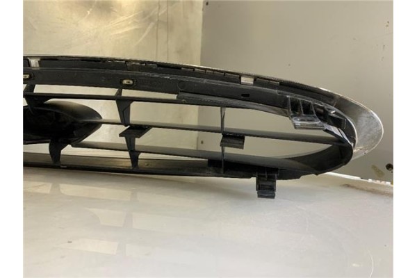 Recambio de rejilla capo para ford mondeo ii (bap) 1.8 td referencia OEM IAM 1090095 96BG8200 