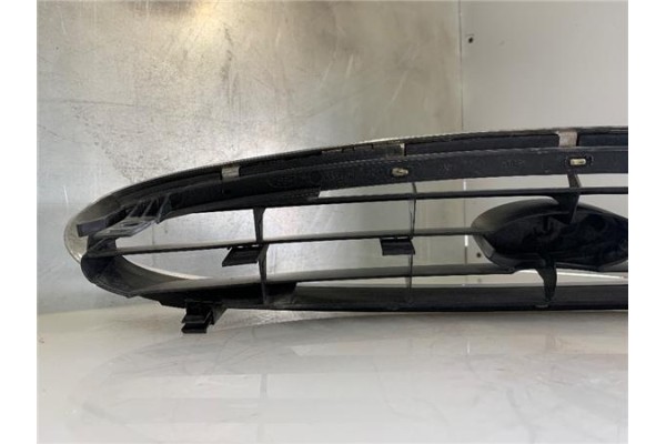 Recambio de rejilla capo para ford mondeo ii (bap) 1.8 td referencia OEM IAM 1090095 96BG8200 
