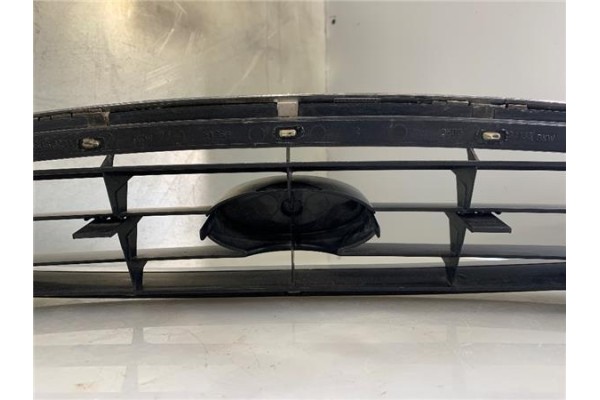 Recambio de rejilla capo para ford mondeo ii (bap) 1.8 td referencia OEM IAM 1090095 96BG8200 