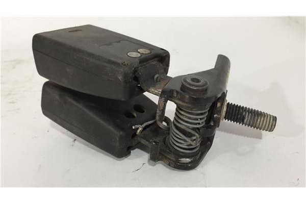 Recambio de anclaje cinturon trasero central para ford fiesta vi 1.6 tdci referencia OEM IAM 1515262  