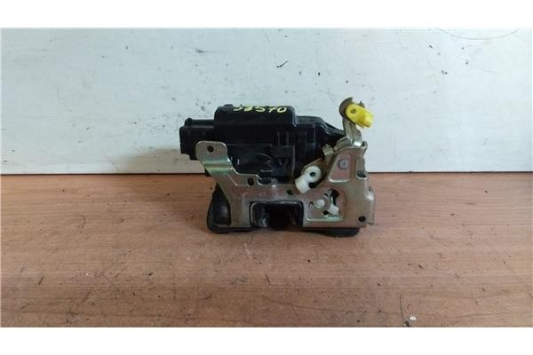 Recambio de cierre electromagnetico delantero derecho para renault kangoo 4x4 1.9 rapid referencia OEM IAM 7701046800  