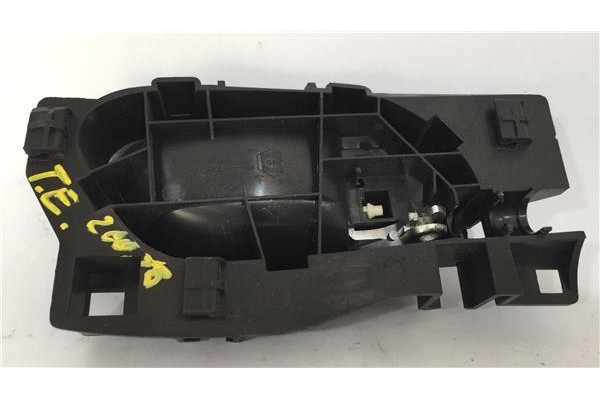 Recambio de manilla int. puerta trasero izquierda para peugeot 2008 1.6 hdi referencia OEM IAM 96555518VV  