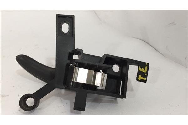 Recambio de manilla int. puerta trasero izquierda para ford galaxy (vx) 2.0 i referencia OEM IAM 1027942 538889 