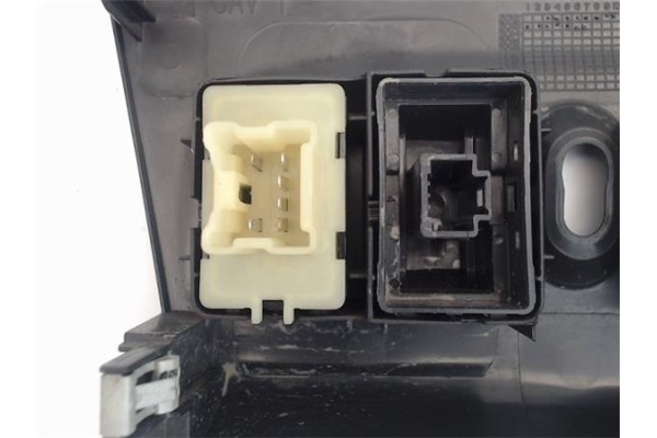 Recambio de embellecedor consola central para dacia sandero i 1.2 16v referencia OEM IAM   
