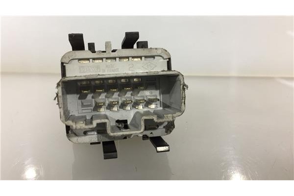 Recambio de mando elevalunas para renault megane ii (bm0/1_, cm0/1_) 1.9 dci (bm0g, cm0g) referencia OEM IAM 8200315033  