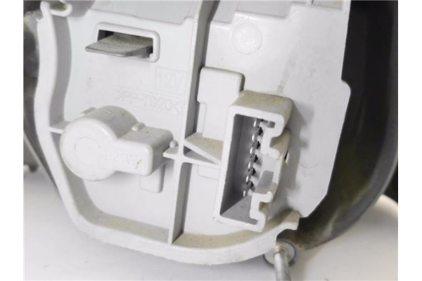Recambio de piloto trasero derecho para toyota corolla verso (r1) 2.2 d-4d referencia OEM IAM 815510F060  