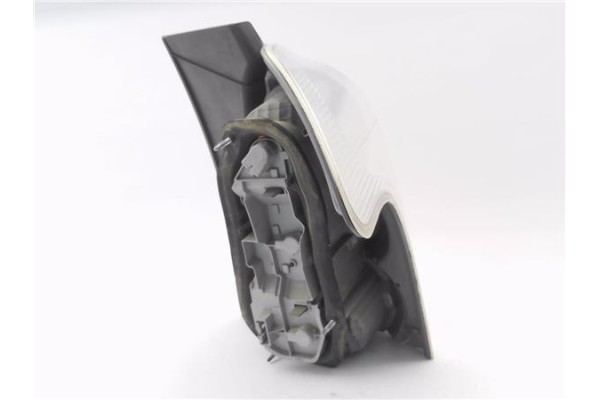 Recambio de piloto trasero izquierdo para toyota corolla verso (r1) 2.2 d-4d referencia OEM IAM 815610F060  