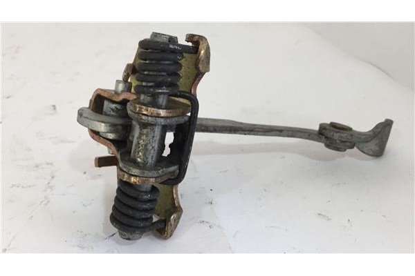 Recambio de bisagra inf. puerta trasero derecha para citroen saxo 1.4 vts referencia OEM IAM 9181H4  
