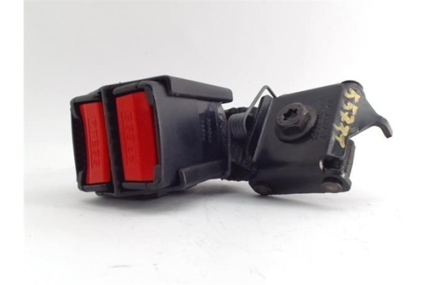 Recambio de anclaje cinturon trasero central para renault clio ii (xbo) 1.4 75cv referencia OEM IAM 7700432167F  