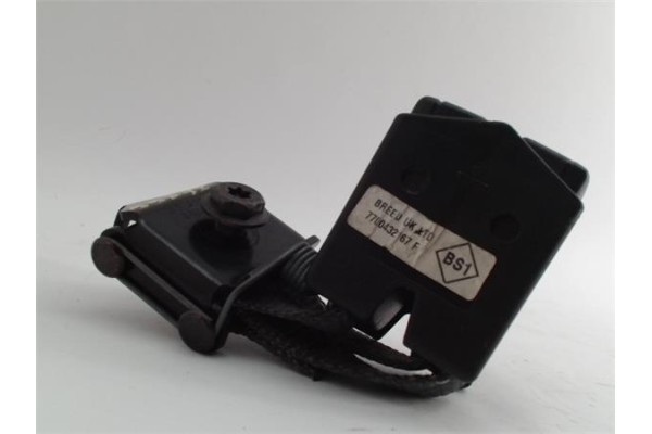 Recambio de anclaje cinturon trasero central para renault clio ii (xbo) 1.4 75cv referencia OEM IAM 7700432167F  