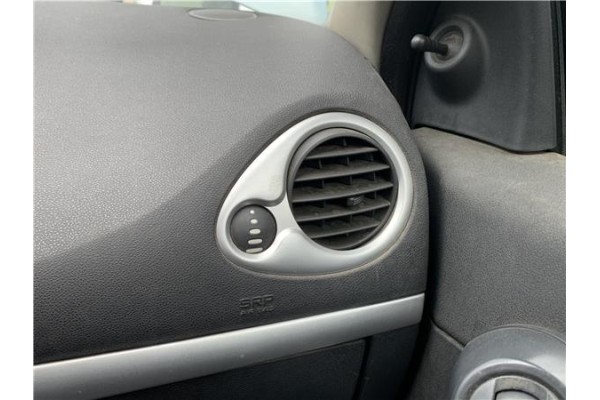 Recambio de rejilla entrada de aire para renault clio iii 1.5 dci (br17, cr17) referencia OEM IAM 7701061211  