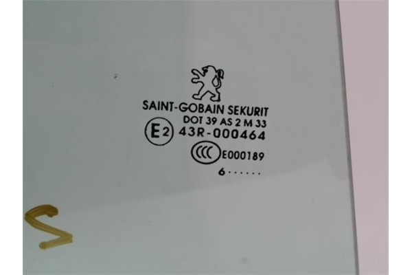Recambio de luna puerta trasero derecha para peugeot 207 1.6 hdi referencia OEM IAM 9204 K8 T2035 