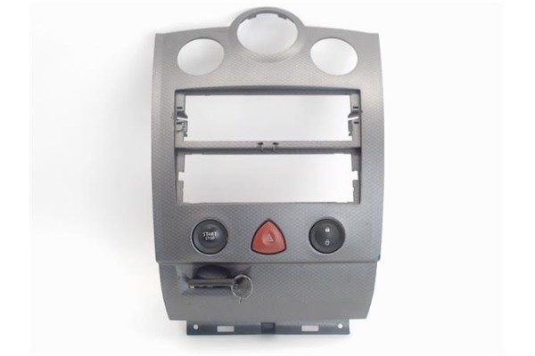 Recambio de embellecedor consola central para renault megane ii ranchera familiar (km0/1_) 1.9 dci referencia OEM IAM   