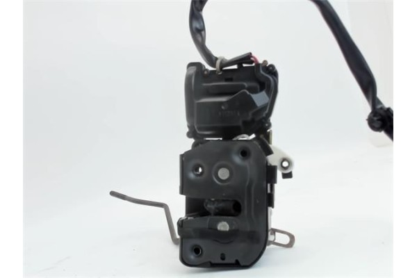 Recambio de cierre electromagnetico delantero derecho para mazda premacy (cp) 1.8 referencia OEM IAM CB07-58-310B  