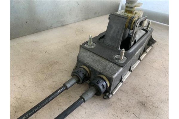 Recambio de palanca de cambio para seat ibiza berlina (6j5) 1.6 tdi referencia OEM IAM 6Q0711061E  