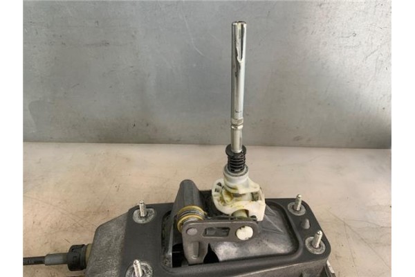 Recambio de palanca de cambio para seat ibiza berlina (6j5) 1.6 tdi referencia OEM IAM 6Q0711061E  
