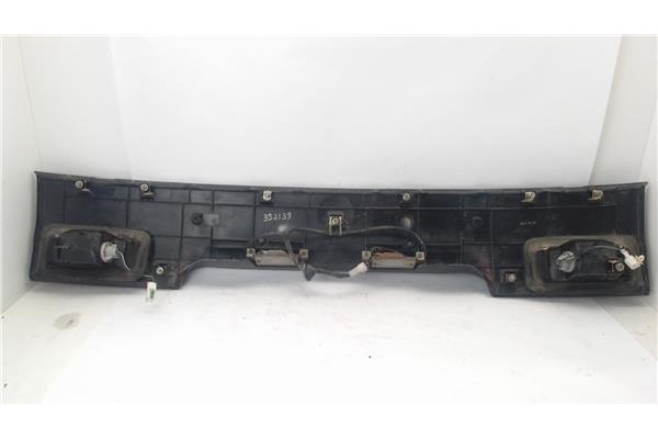 Recambio de piloto trasero central para mitsubishi space wagon (n30/n40) referencia OEM IAM   