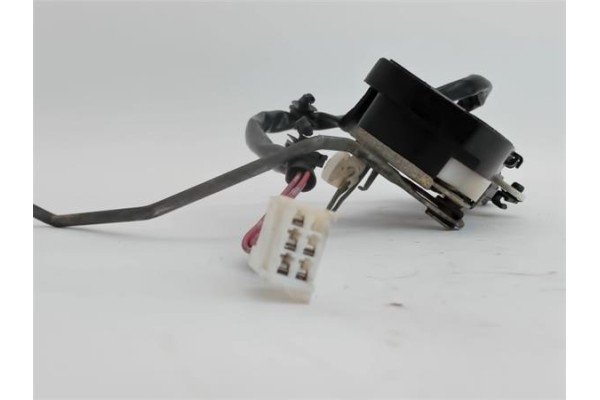 Recambio de cierre electromagnetico delantero derecho para mazda premacy (cp) 1.8 referencia OEM IAM CB07-58-310B  