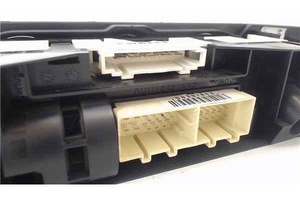 Recambio de mandos climatizador para volkswagen polo iv (9n3) 1.4 advance referencia OEM IAM 6Q0820045G  