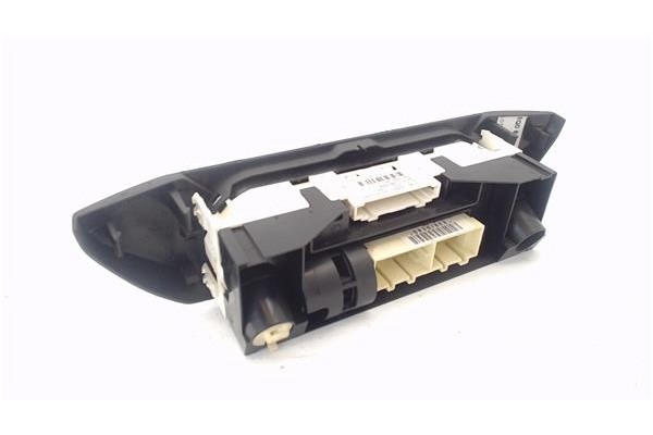 Recambio de mandos climatizador para volkswagen polo iv (9n3) 1.4 advance referencia OEM IAM 6Q0820045G  