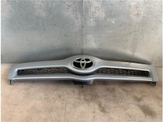 Recambio de rejilla paragolpes delantero para toyota corolla verso (r1) 2.2 d-4d referencia OEM IAM 531110F020  