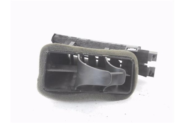Recambio de rejilla entrada de aire para audi a6 avant (4f5) 2.0 tdi referencia OEM IAM 4F1820902D  