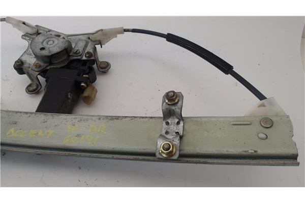 Recambio de mecanismo elevalunas delantero derecho para hyundai accent (x3) 1.5 i 12v referencia OEM IAM 8240422011  
