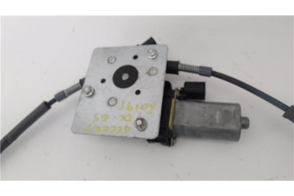 Recambio de mecanismo elevalunas delantero izquierdo para hyundai accent (x3) 1.5 i 12v referencia OEM IAM 8240322011  