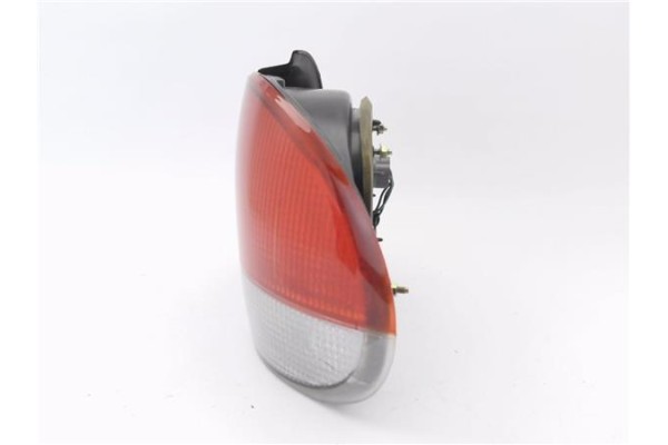 Recambio de piloto trasero derecho para hyundai accent (x3) 1.5 i 12v referencia OEM IAM 9240222520  