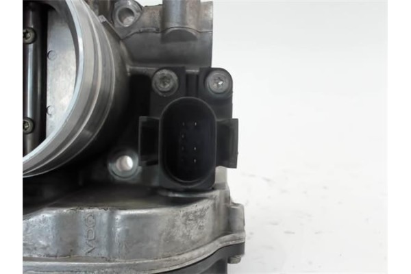 Recambio de caja mariposa aire para volkswagen bora berlina (1j2) 2.0 referencia OEM IAM 06A133064H  