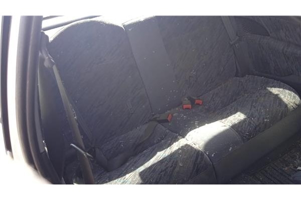 Recambio de asientos traseros para citroen saxo 1.6 vts 16v referencia OEM IAM 715249  