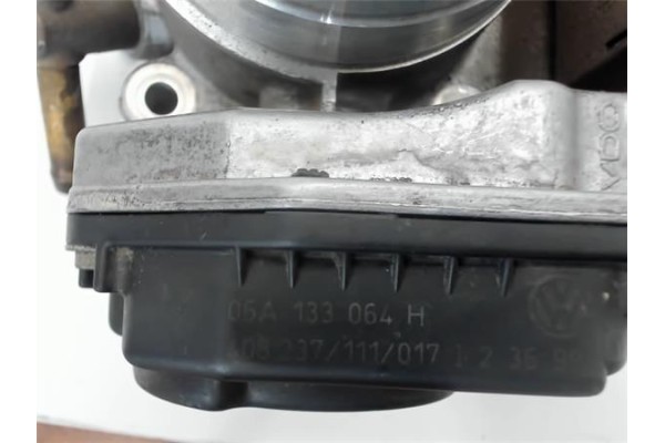 Recambio de caja mariposa aire para volkswagen bora berlina (1j2) 2.0 referencia OEM IAM 06A133064H  
