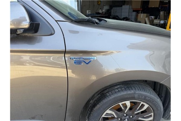 Recambio de aleta delantero derecha para mitsubishi outlander (gf0/gg0) 2.0 phev kaiteki 4wd (gg2w) referencia OEM IAM 5220L110 