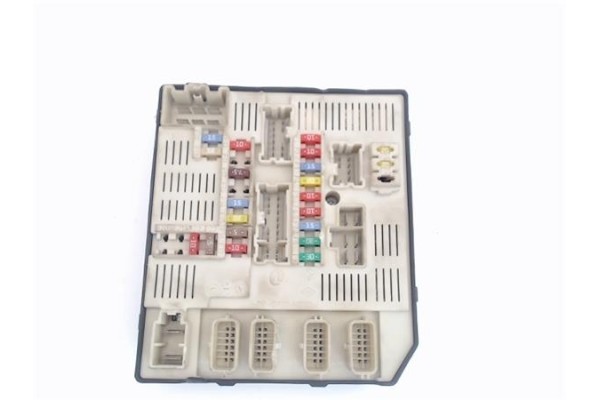Recambio de caja fusibles/rele para renault laguna iii berlina 2.0 dci (bt01, bt0e, bt0k) referencia OEM IAM 284B60014R 51928741