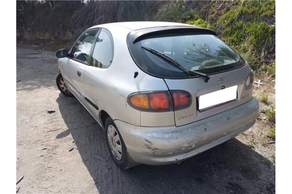 daewoo lanos del año 2000