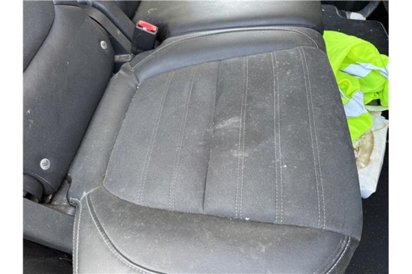 Recambio de asientos traseros para mitsubishi outlander (gf0/gg0) 2.0 phev kaiteki 4wd (gg2w) referencia OEM IAM 6902C609XA  