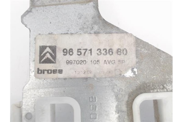 Recambio de mecanismo elevalunas delantero izquierdo para citroen c4 berlina 1.4 16v referencia OEM IAM 9657133680  