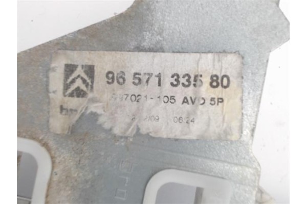 Recambio de mecanismo elevalunas delantero derecho para citroen c4 berlina 1.4 16v referencia OEM IAM 9657133580  