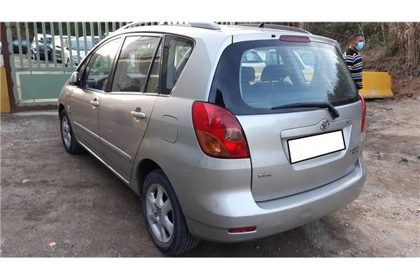 toyota corolla verso (e12) del año 2003