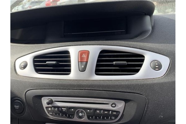 Recambio de rejilla entrada de aire para renault grand scénic iii (jz0/1_) 1.5 dci referencia OEM IAM 682600036R 682605284R 