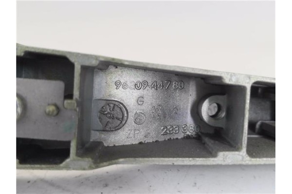 Recambio de maneta exterior delantero izquierda para citroen c4 berlina 2.0 exclusive referencia OEM IAM 9680944780  