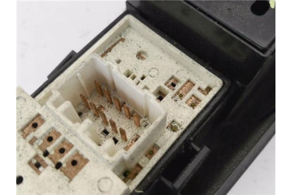 Recambio de mando elevalunas delantero izquierdo para kia ceed (ed) 1.6 concept referencia OEM IAM 369493 823511H110 