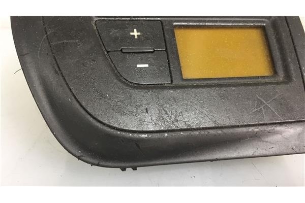 Recambio de rejilla entrada de aire para citroen c4 grand picasso 1.8 i 16v referencia OEM IAM 9650868877  