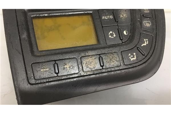 Recambio de rejilla entrada de aire para citroen c4 grand picasso 1.8 i 16v referencia OEM IAM 9650868977  