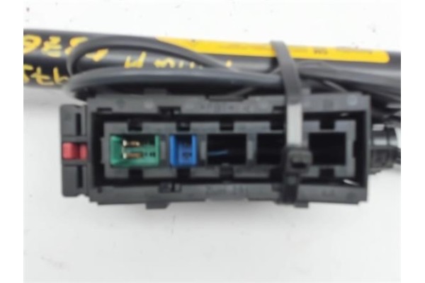 Recambio de enganche cinturon para opel astra h berlina 1.7 cdti referencia OEM IAM 330803354  