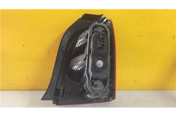 Recambio de piloto trasero izquierdo para renault twingo ii 1.2 acces referencia OEM IAM 8200387888  