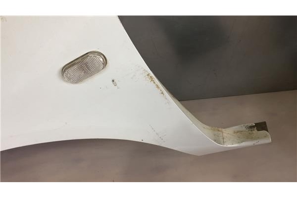 Recambio de aleta delantero izquierda para renault clio ii fase ii (b/cb0) 1.5 base authentique referencia OEM IAM 8200052379  